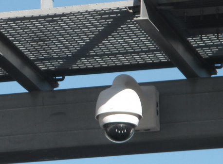 Cámara de seguridad en puente