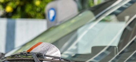 ¿Parar o estacionar?