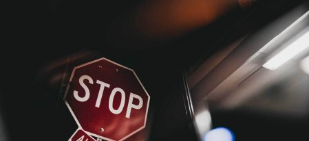 ¿Conoces el orden de prioridad de las señales de tráfico?